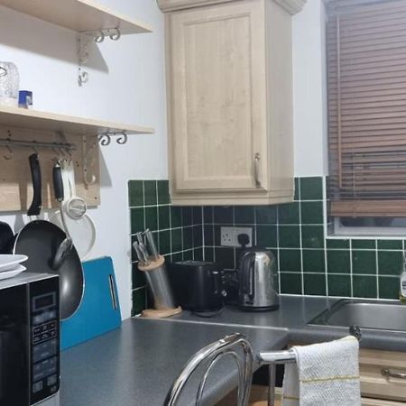 2 Bedroom Apartment - Greater London Dagenham Extérieur photo