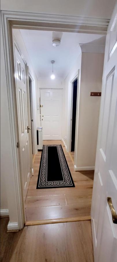 2 Bedroom Apartment - Greater London Dagenham Extérieur photo