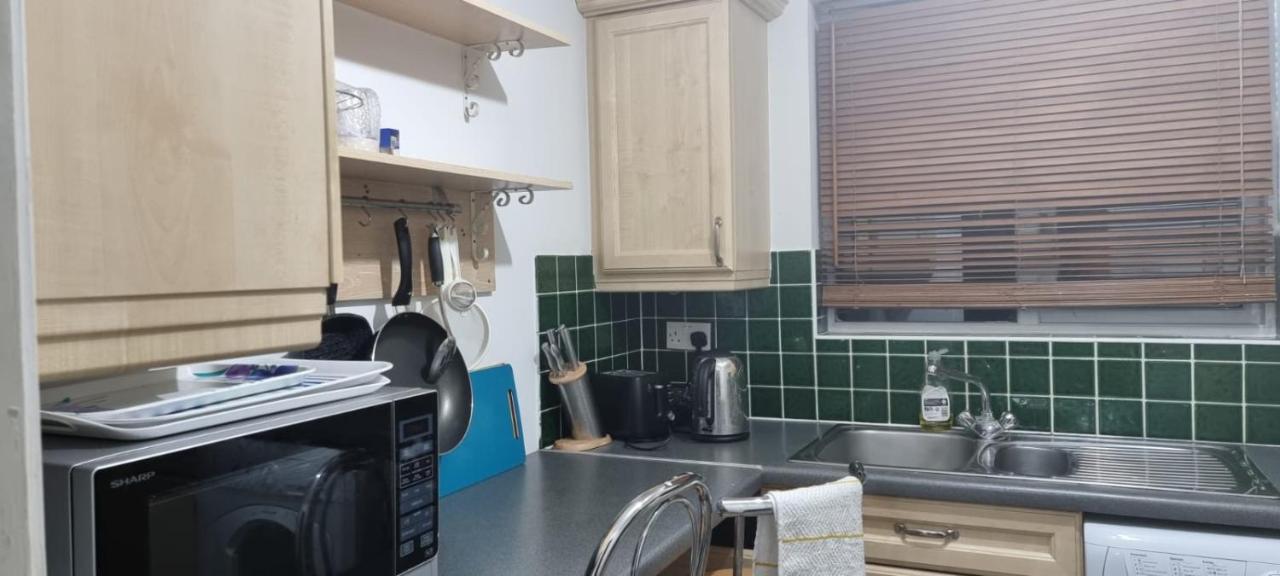 2 Bedroom Apartment - Greater London Dagenham Extérieur photo
