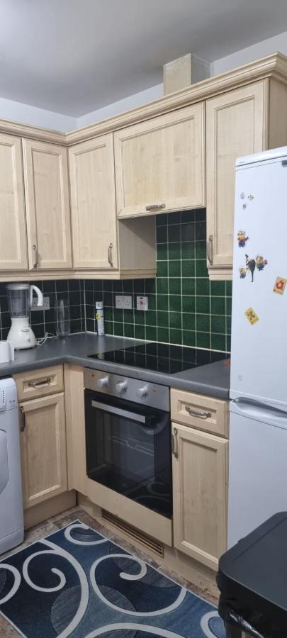 2 Bedroom Apartment - Greater London Dagenham Extérieur photo